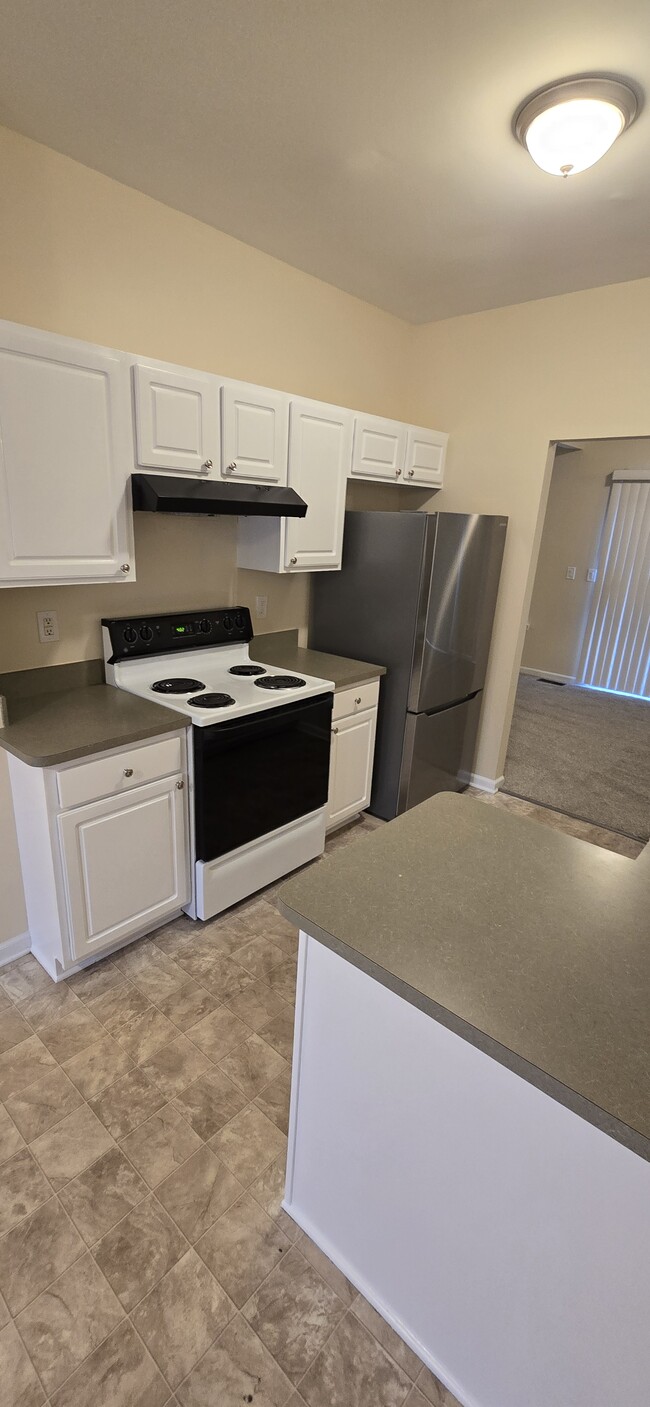 Building Photo - 1240 University Dr