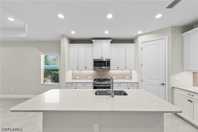 Building Photo - 2373 Ariane Dr