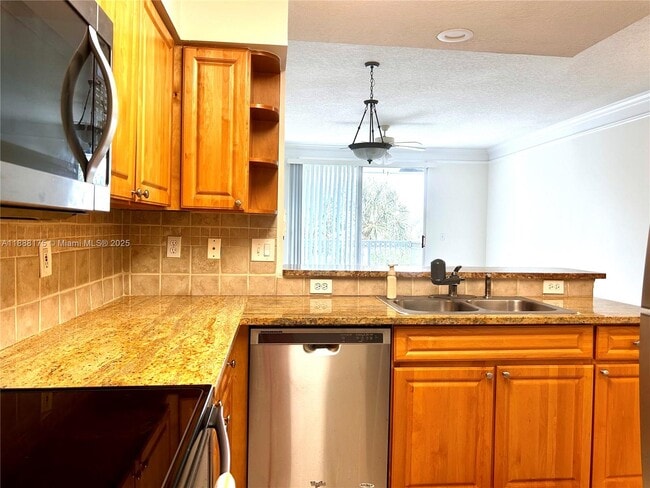 Building Photo - 2054 Alta Meadows Ln