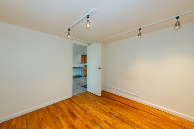 Building Photo - 210 Seymour Ave
