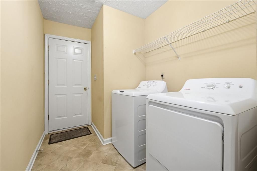 Building Photo - 2600 Avalon Pl