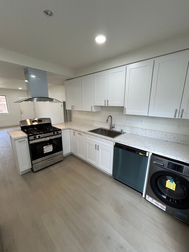 Building Photo - 524 Williamson Ave