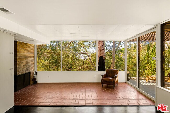 Building Photo - 541 Suncourt Terrace