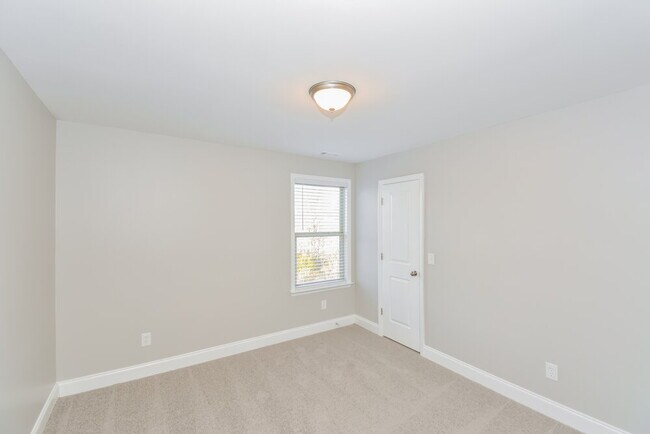 Building Photo - 2004 Oliver Dr