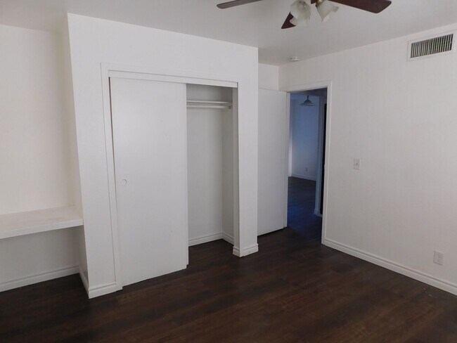 Building Photo - 325 S Norma St