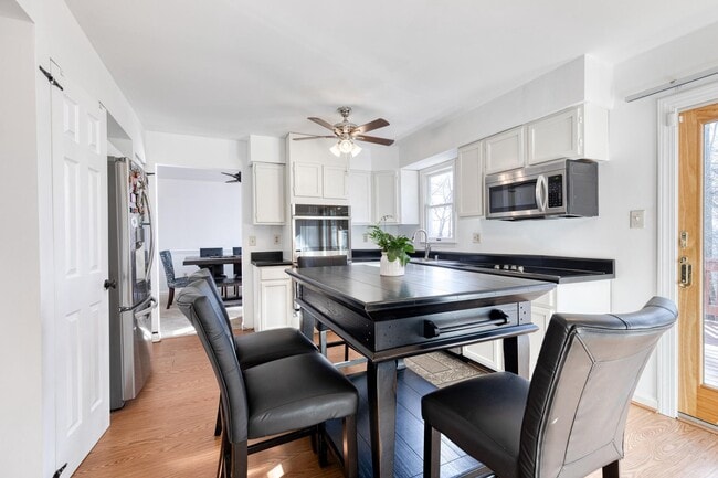 Building Photo - 10595 Blue Bell Way