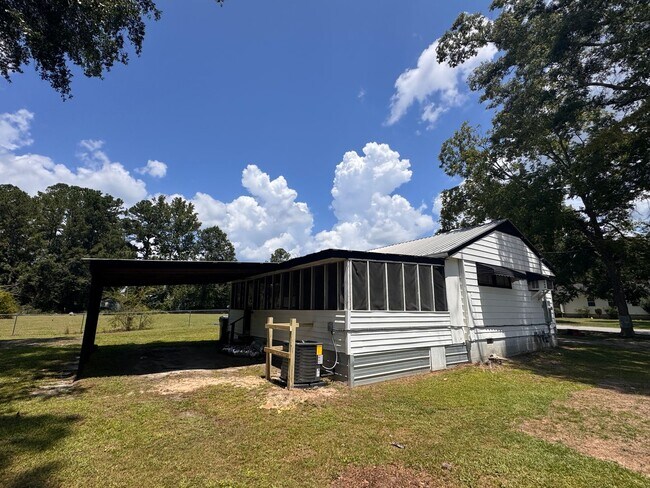 Building Photo - 413 Dell Dr