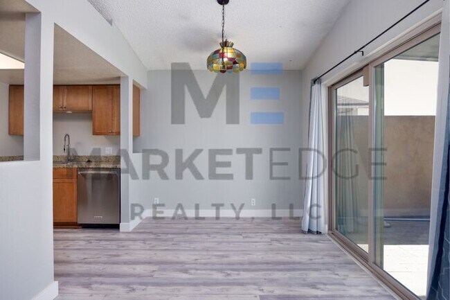 Building Photo - 3Bed/2Bath House at 7th/101! JOIN THE WAIT...