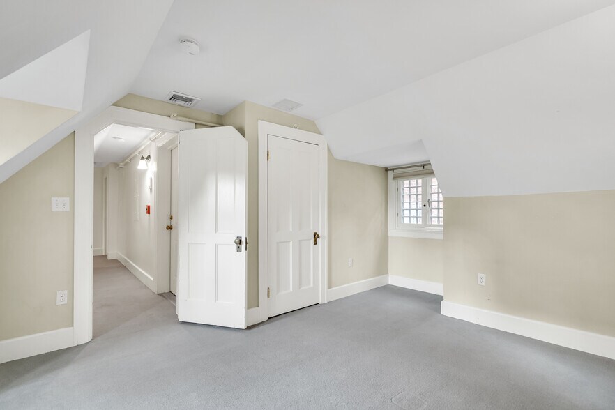 Building Photo - 1789 Beacon St