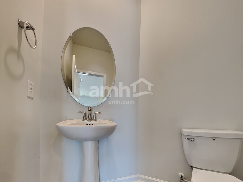 Building Photo - 139 Stagecoach Ave