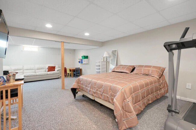 Building Photo - Charming Colonial on Quiet Cul-de-Sac