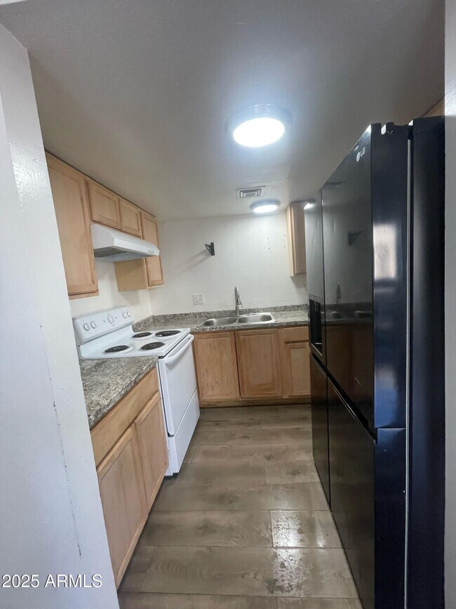 Building Photo - 2806 N 43rd Ave