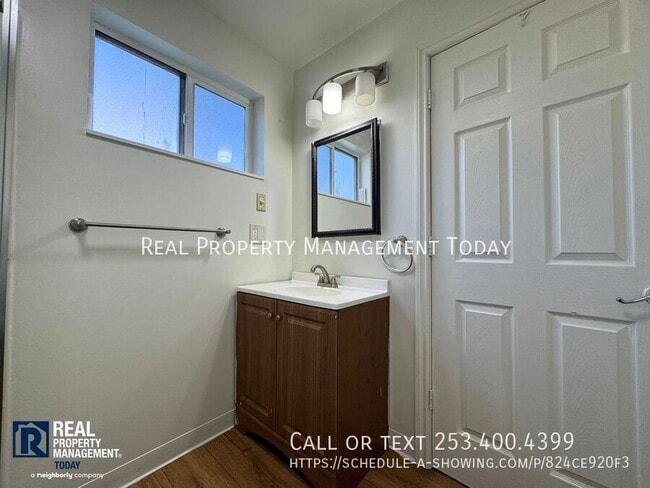 Building Photo - 9009 Randall Dr