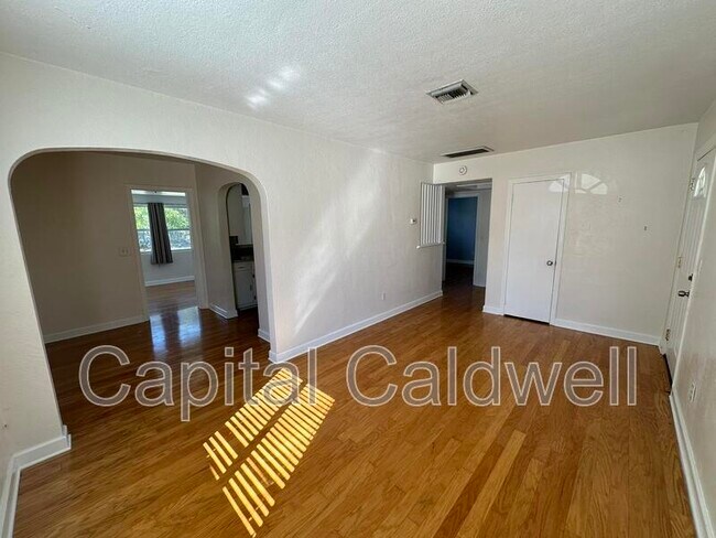 Building Photo - 18 N Meteor Ave