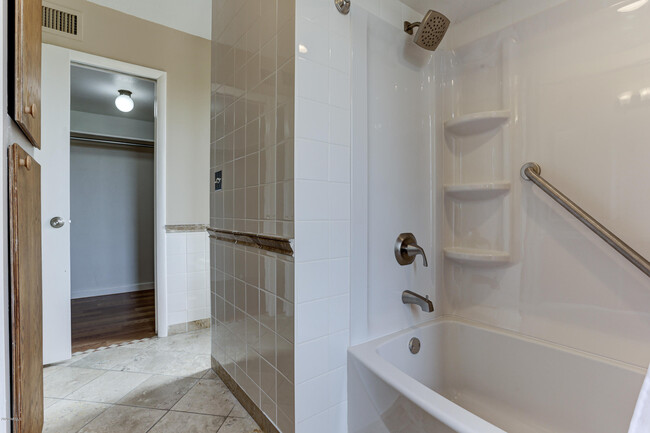 Building Photo - 17137 E Rand Dr
