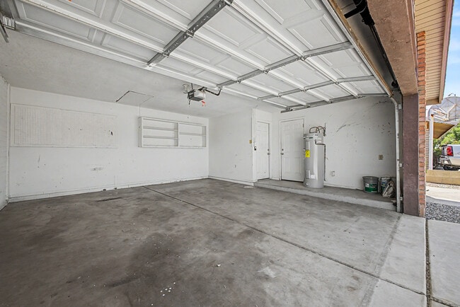 Building Photo - 3223 E Emerald Cir