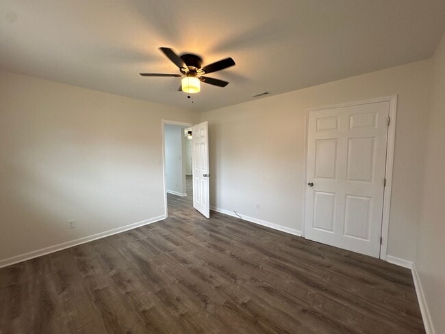 Building Photo - 400 W Market St