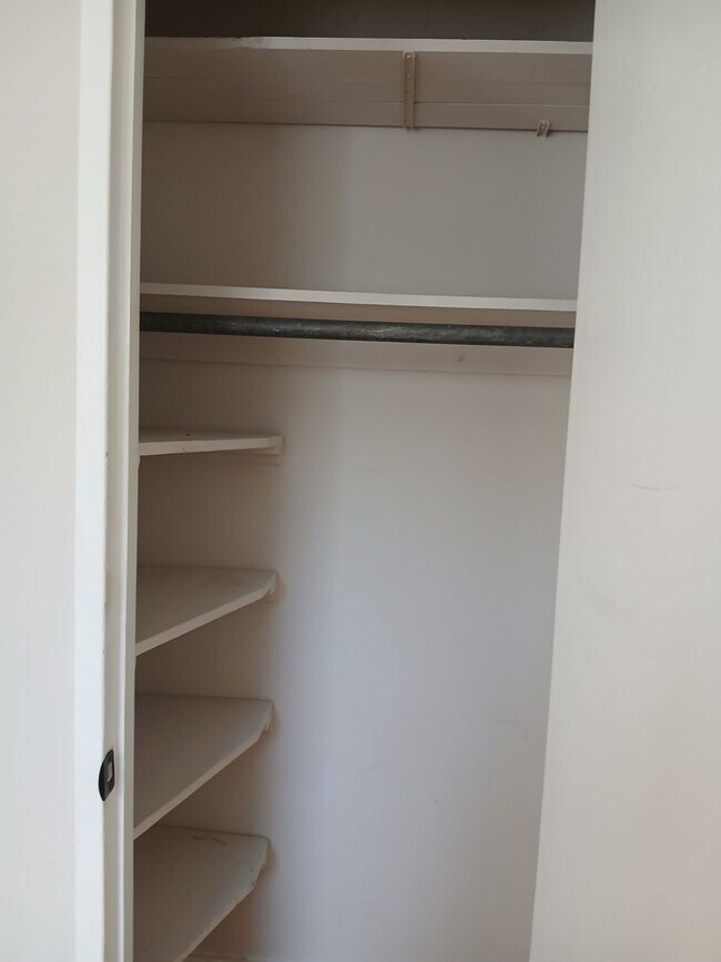 Building Photo - 2813 King St