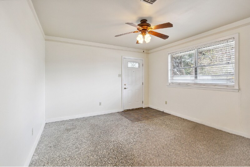 Building Photo - 547 Ridgeway Dr