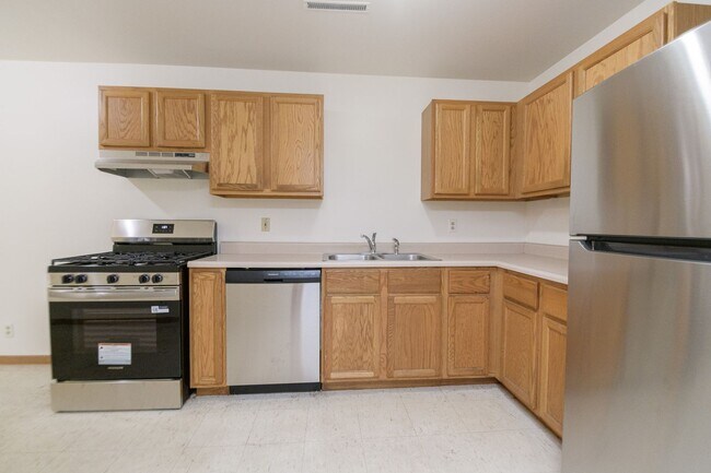 Building Photo - 2 bed 1.5 bath Townhouse in Chesterton