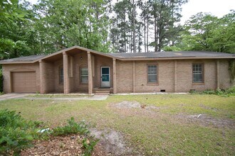 Building Photo - Coming Soon! 3 Bedroom and 2 Bath (Pets Considered)