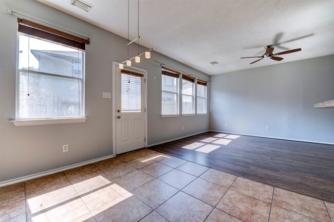 Building Photo - 47 Wickerdale Pl