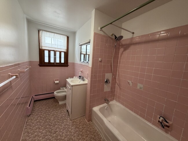 Building Photo - 24 Grapevine Ave