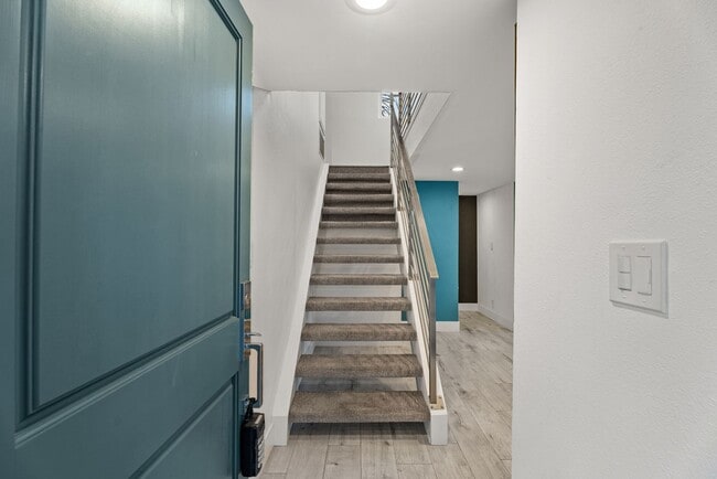 Building Photo - Charming, Light-Filled 2-Bed / 2.5-Bath Townhome with Private Yard & Garage Parking