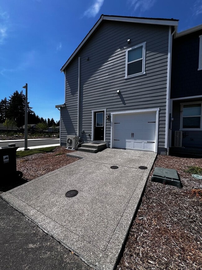 Building Photo - Spacious 4-Bedroom Townhome with Loft, Che...