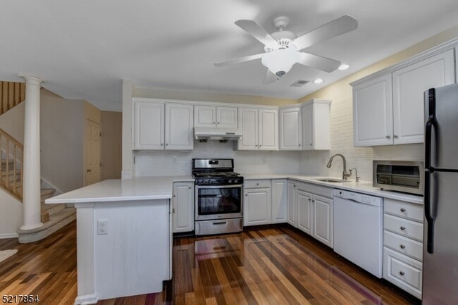 Building Photo - 118 Constitution Way