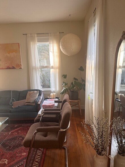 Building Photo - 1307 E 28th St