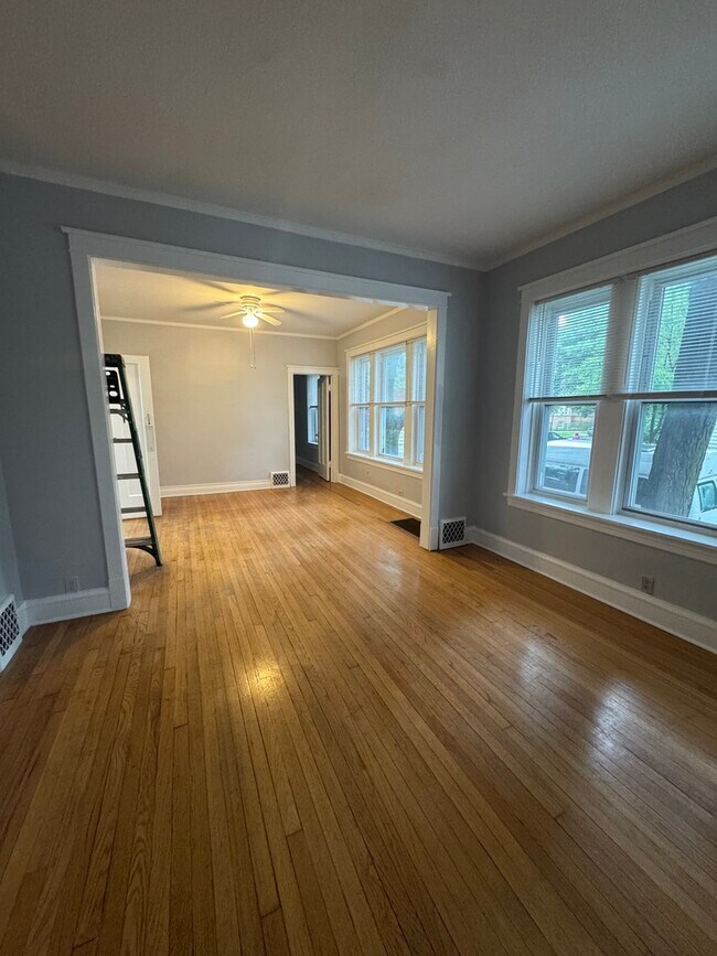 Building Photo - 3008 W Cullom Ave