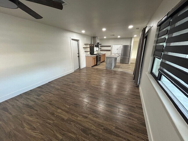 Building Photo - 2324 S Sallee St