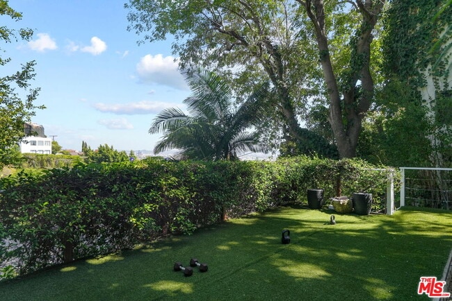 Building Photo - 1531 Marmont Ave