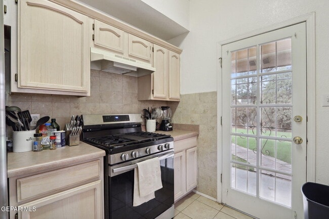 Building Photo - 3286 Sal Berroteran Dr