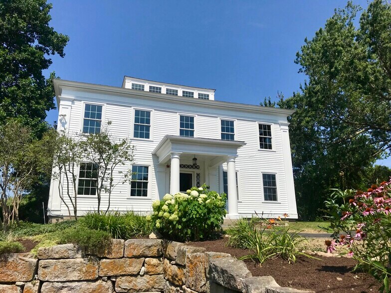 Primary Photo - 46 Hopkins Ln