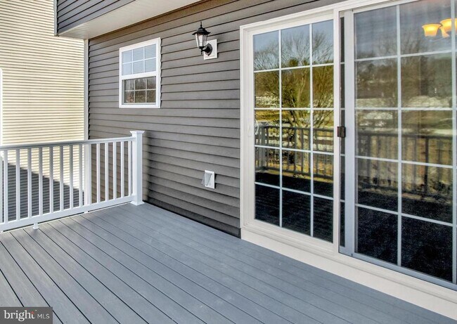 Building Photo - 37 Deatrick Dr