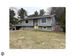 Building Photo - 3134 Horseshoe Dr