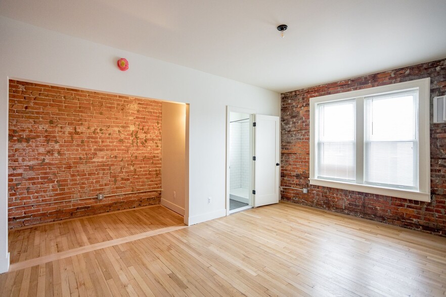 Building Photo - The Charlotte Apartments