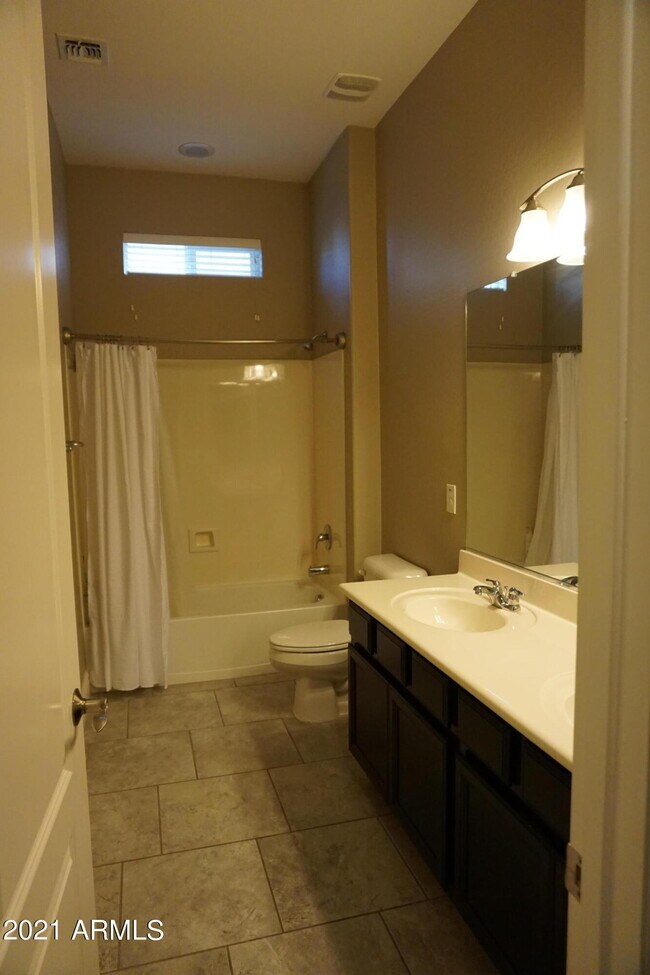 Building Photo - 4287 E Yellowstone Pl