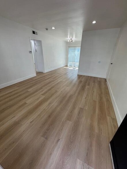 Building Photo - 1601-1801 E 15th Street