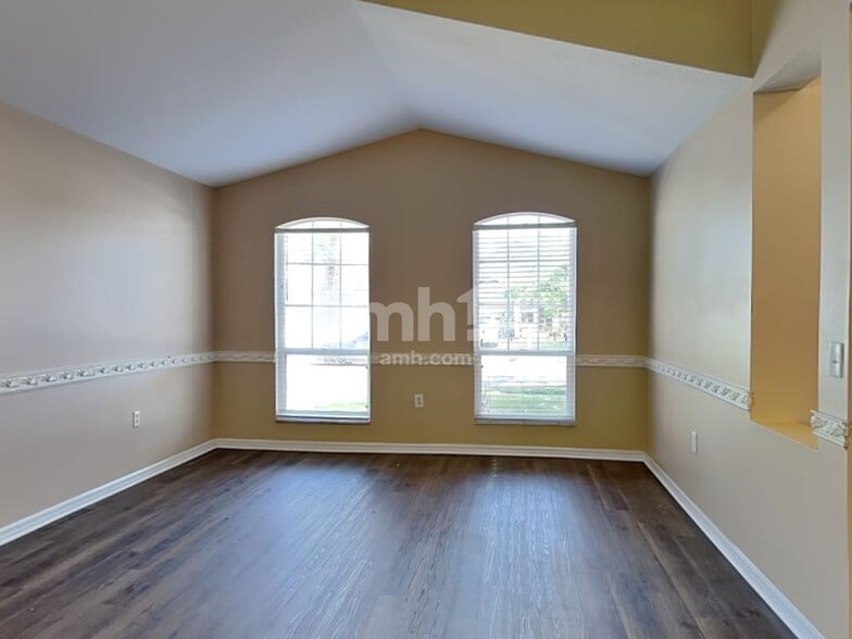 Building Photo - 30450 Wrencrest Dr