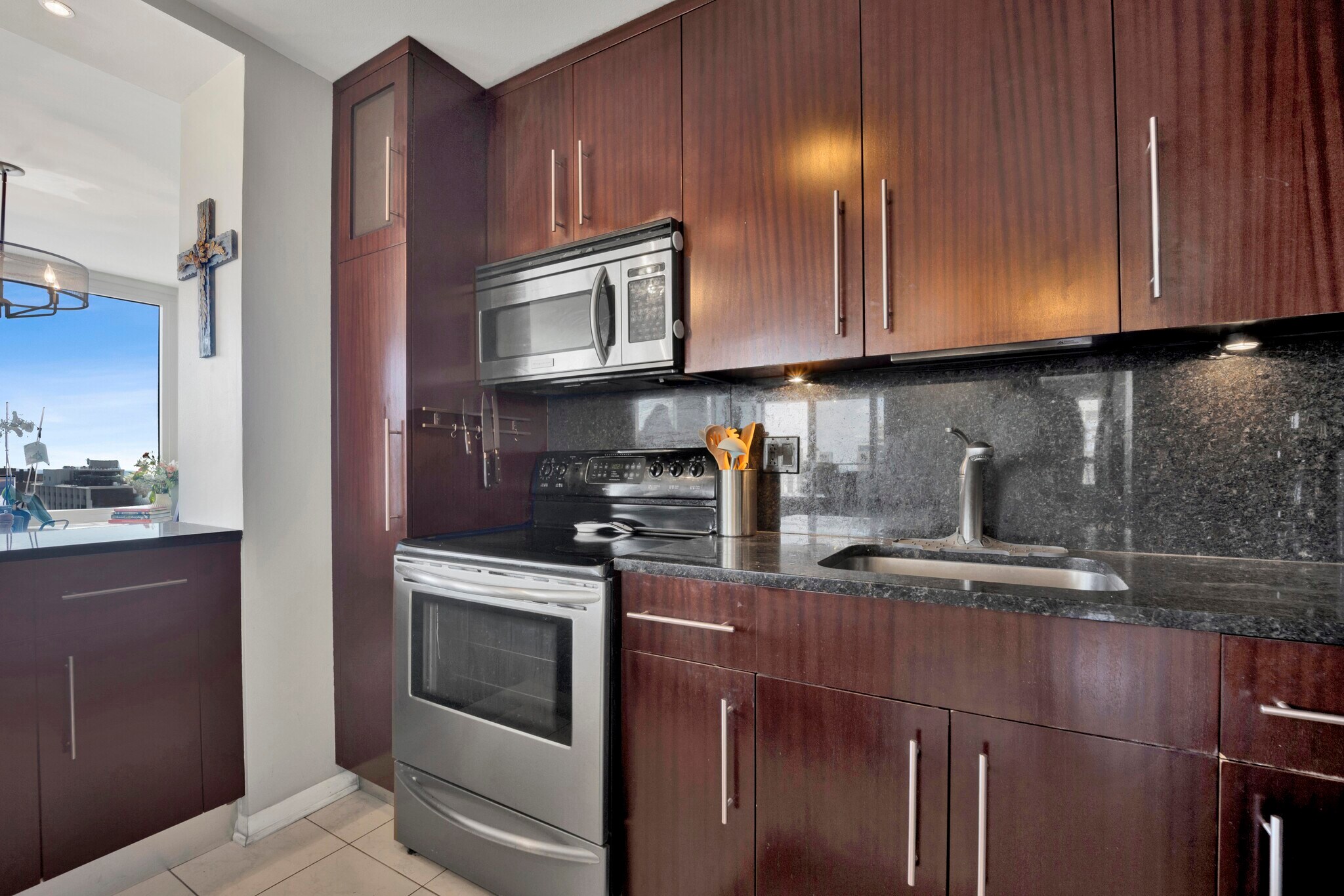 Kitchen - 88 W Schiller St