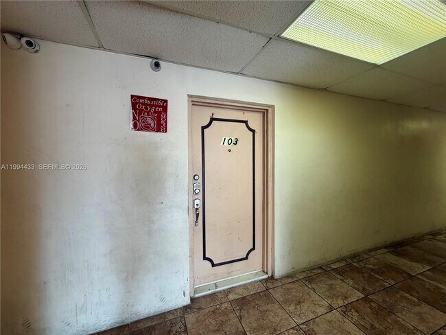 Building Photo - 488 NE 18th Ave