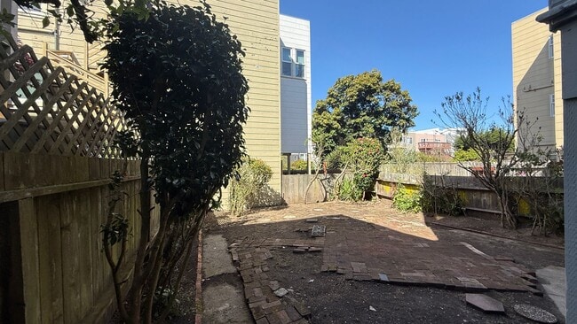 Building Photo - DREAM HOME! Spacious 3 BR + Sunroom/ 1.5 BA  in the Richmond area- AMSI