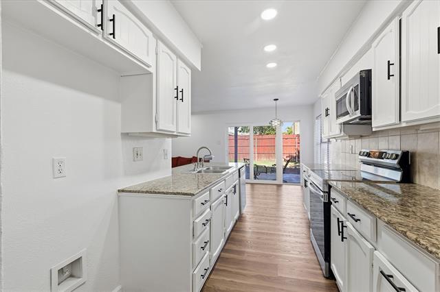 Building Photo - 1715 Southampton Dr