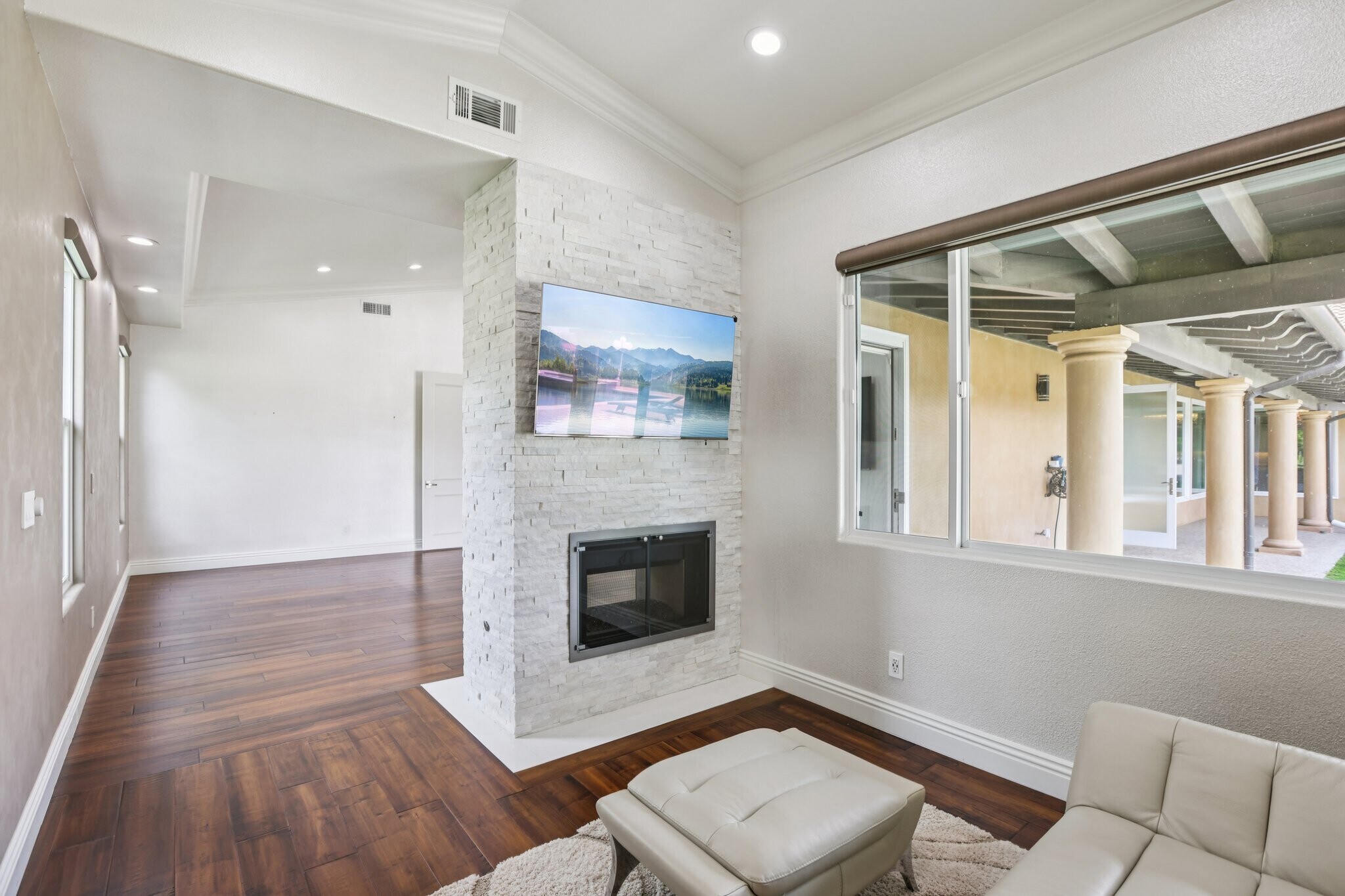 Building Photo - 27048 Triumph Ave