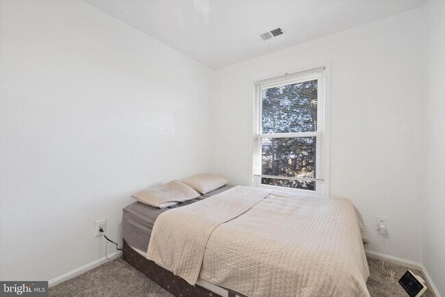 Building Photo - 804 Quince Orchard Blvd