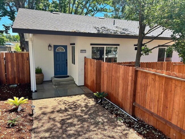 Building Photo - Gorgeous 2 bedroom rental