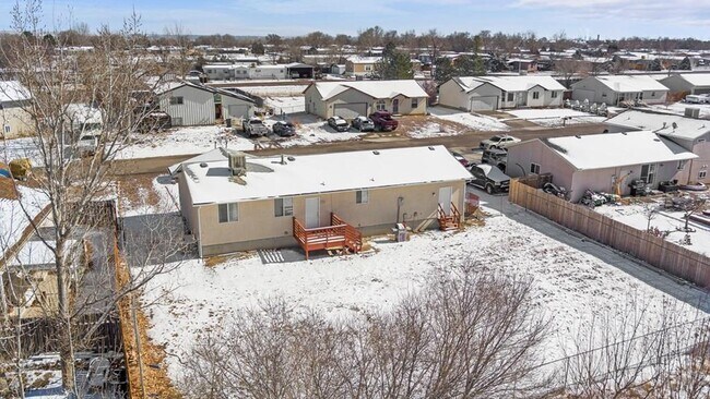 Building Photo - 3 Bed Home in Pueblo West with huge yard!